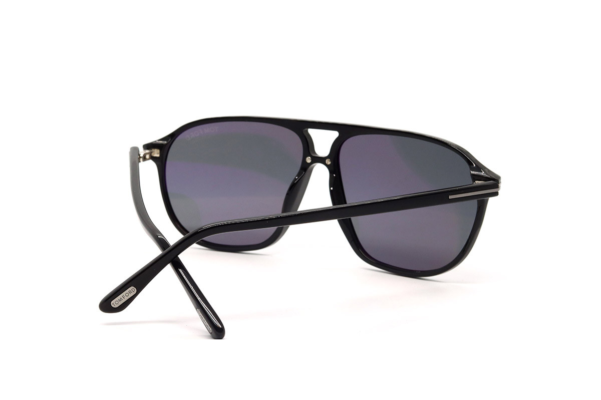 Солнцезащитные очки TOM FORD FT1026-N 01D 61 Фото №3 - linza.ua