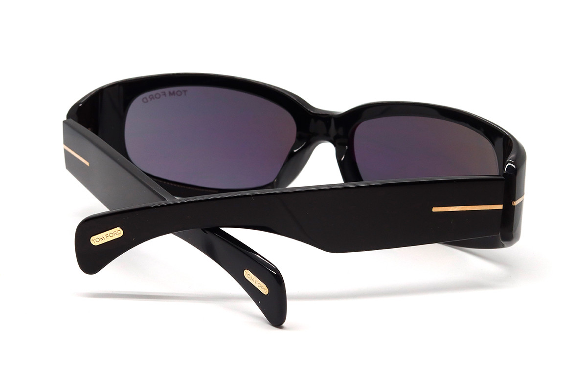 Солнцезащитные очки TOM FORD FT1064 01A 59 Фото №4 - linza.ua