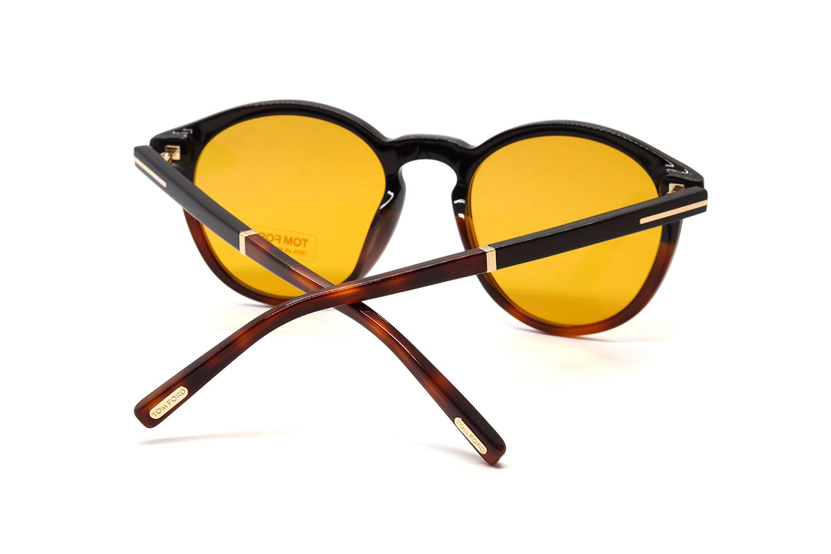 Солнцезащитные очки TOM FORD FT1021 56E 51 Фото №3 - linza.ua