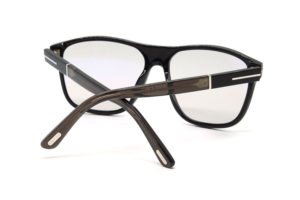 Солнцезащитные очки TOM FORD FT1081 01A 58 Фото №2 - linza.ua