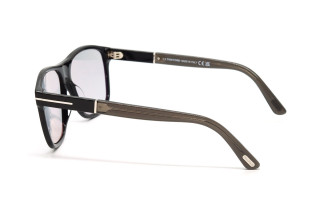 Солнцезащитные очки TOM FORD FT1081 01A 58 Фото №4 - linza.ua