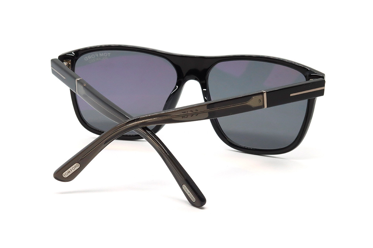 Солнцезащитные очки TOM FORD FT1081-N 01D 58 Фото №2 - linza.ua