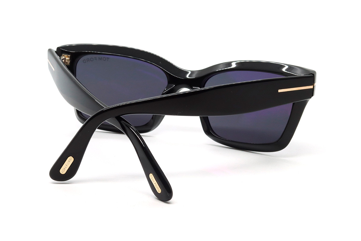 Солнцезащитные очки TOM FORD FT1085 01A 54 Фото №4 - linza.ua