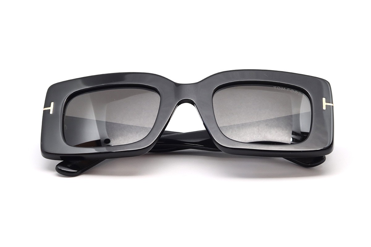 Солнцезащитные очки TOM FORD FT1188 01A 50 Фото №4 - linza.ua