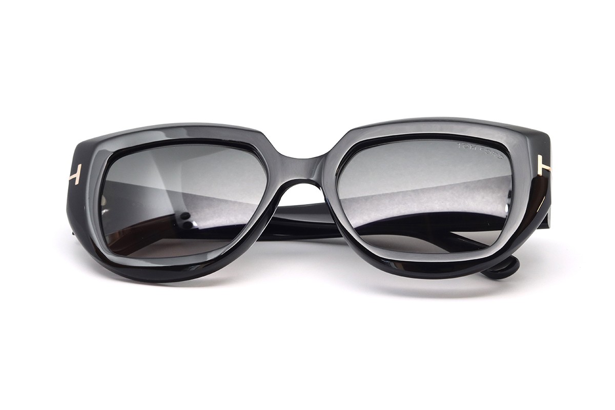 Солнцезащитные очки TOM FORD FT1192 01B 53 Фото №5 - linza.ua