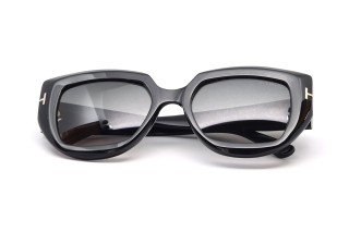 Солнцезащитные очки TOM FORD FT1192 01B 53 Фото №5 - linza.ua