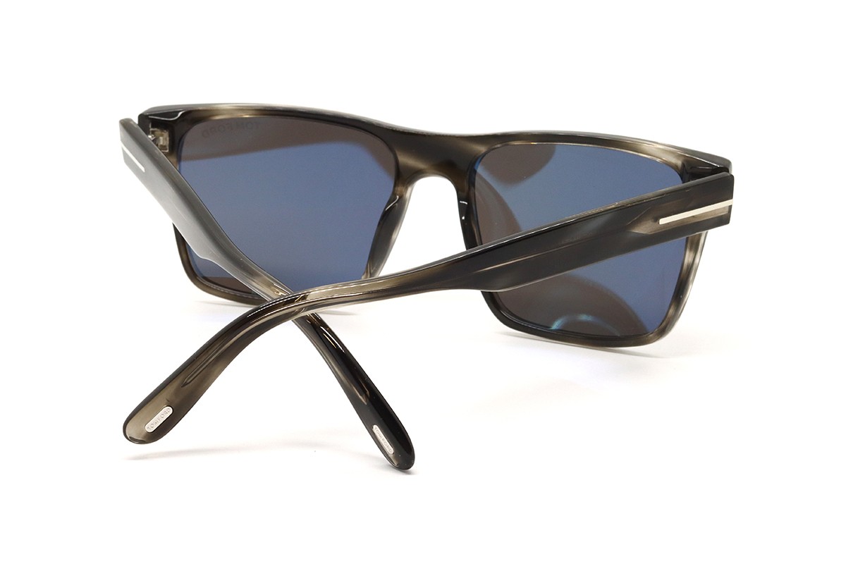 Солнцезащитные очки TOM FORD FT1183 01A 56 Фото №4 - linza.ua