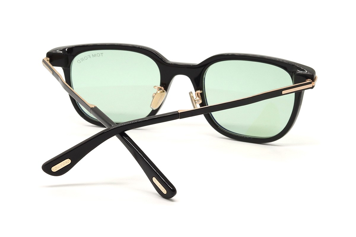 Солнцезащитные очки TOM FORD FT1233-D 01N 52 Фото №4 - linza.ua