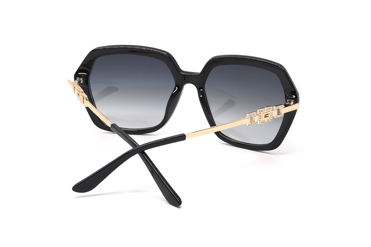 Солнцезащитные очки GUESS GU00267 01B 57 Фото №4 - linza.ua