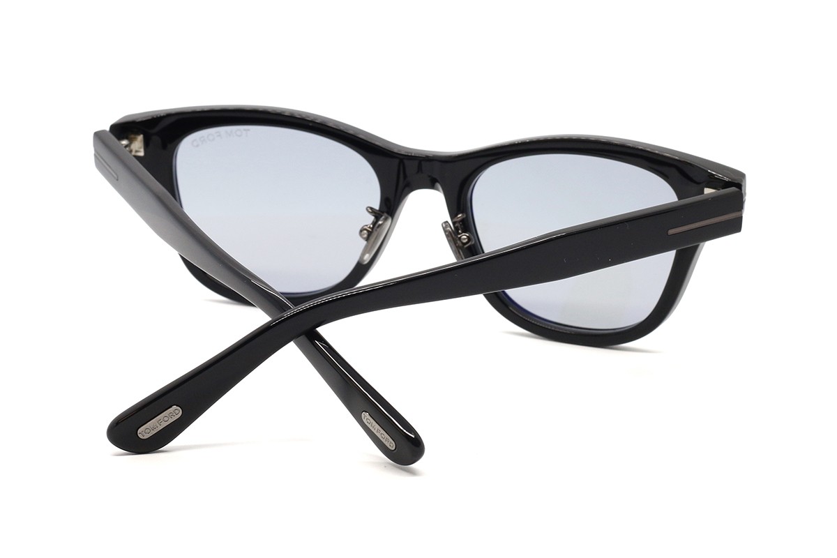 Солнцезащитные очки TOM FORD FT1353-D-N 01A 52 Фото №2 - linza.ua