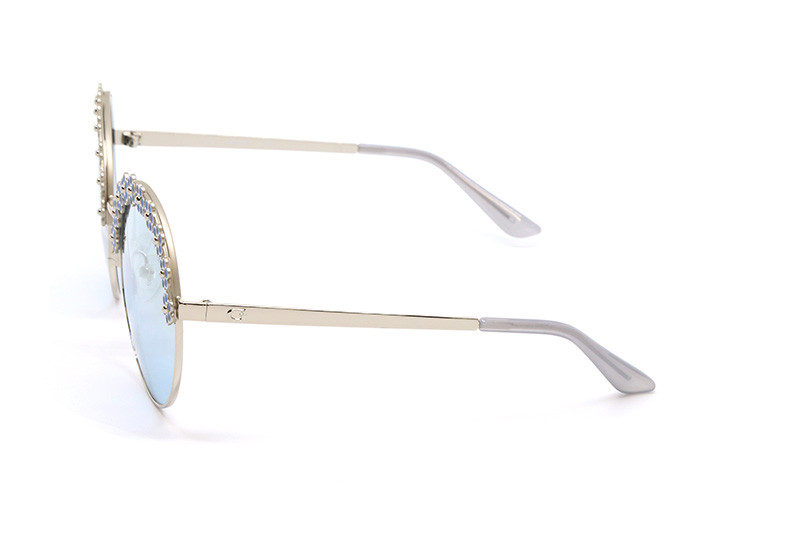 Сонцезахисні окуляри GUESS GU7587 10X 59 Фото №3 - linza.ua