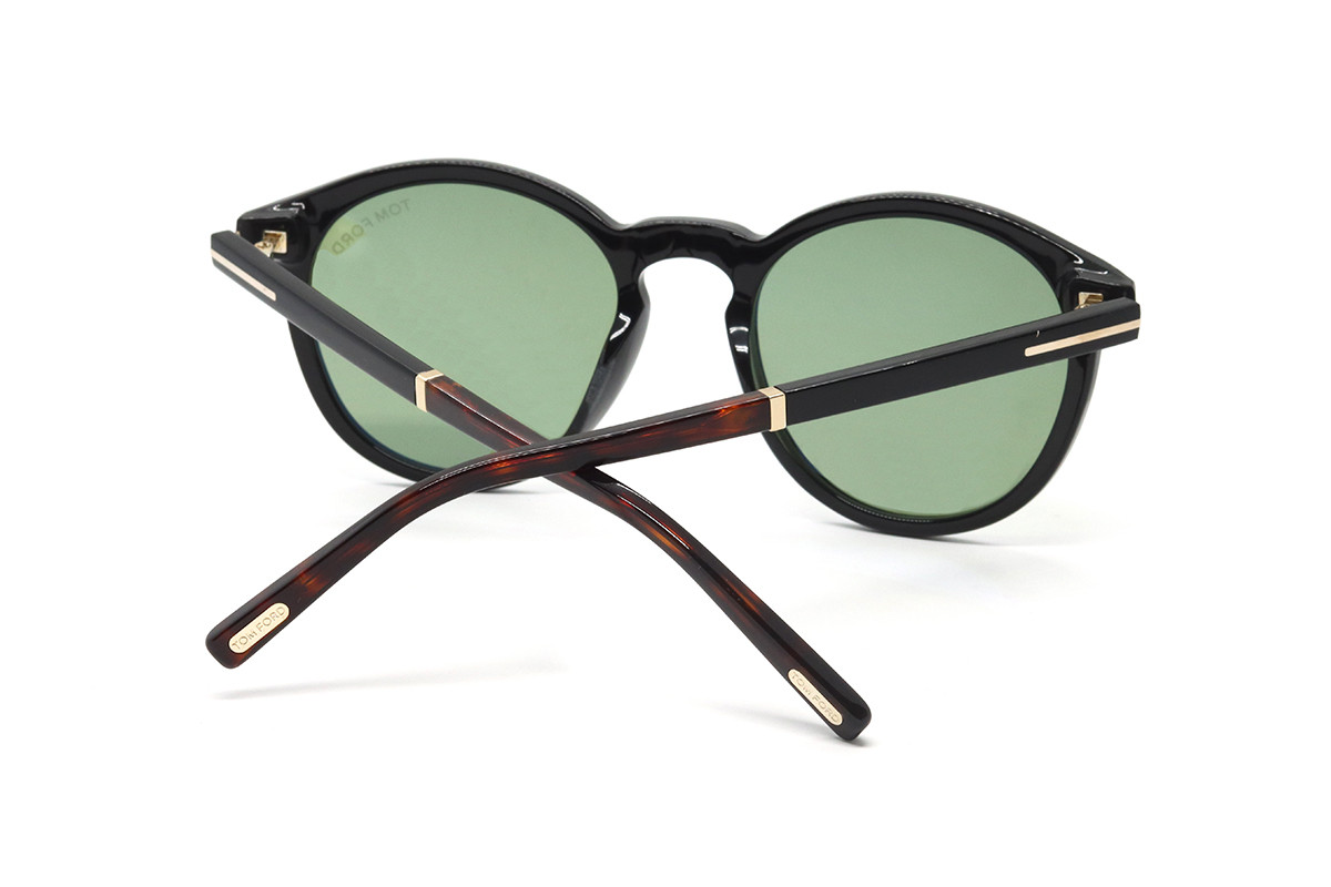 Солнцезащитные очки TOM FORD FT1021 01N 51 Фото №4 - linza.ua